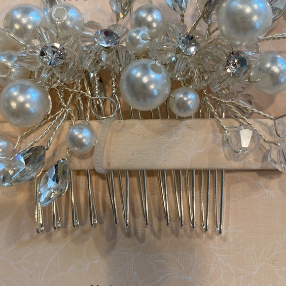 Hair comb with pearls and “diamond” crystals with silver color NEW, bendable - Picture 6 of 10